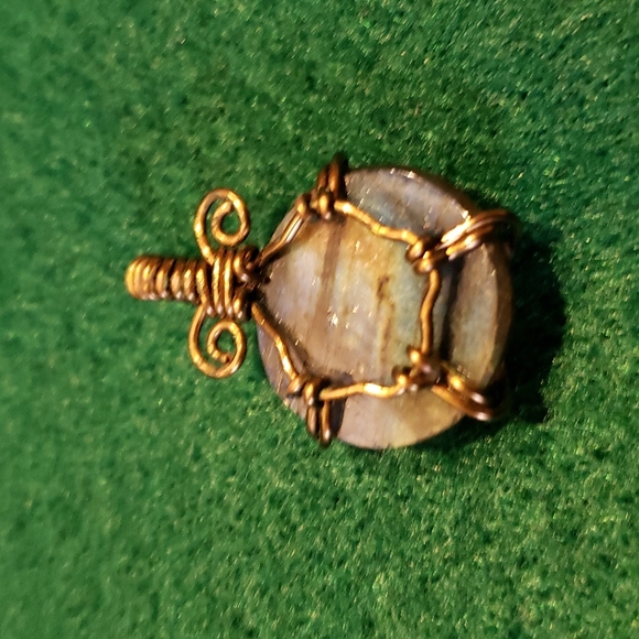 Copper Wrapped Labradorite Pendant - Picture 2 of 2